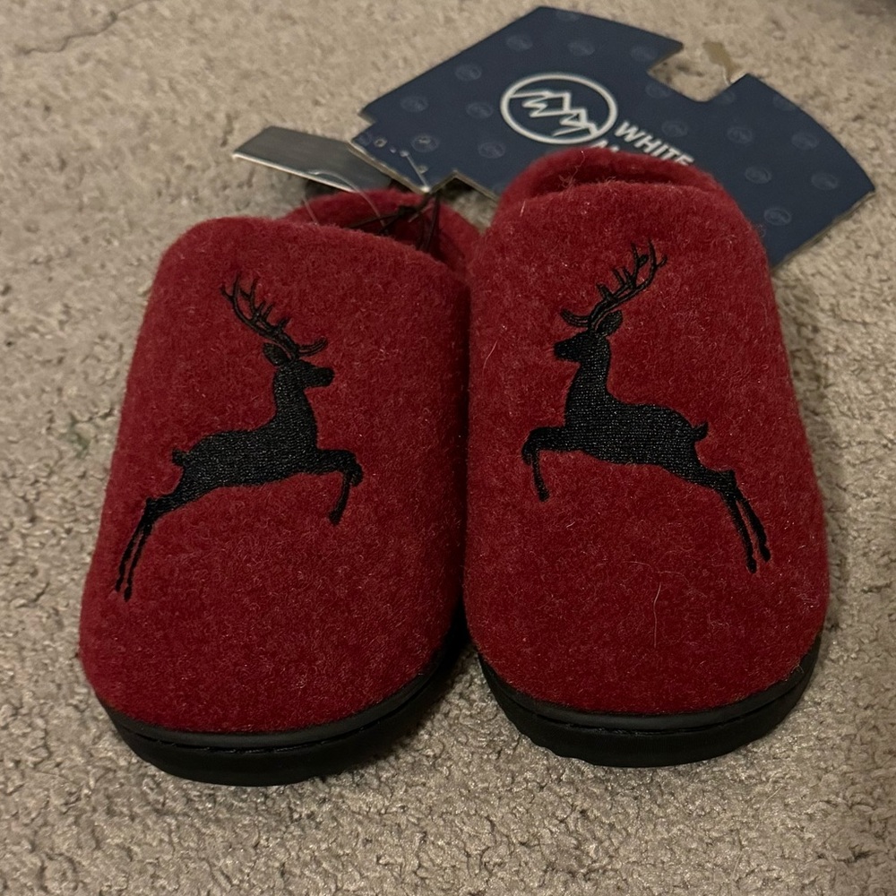 Great White Mountain size S 5 6 red hard bottom slip on slippers